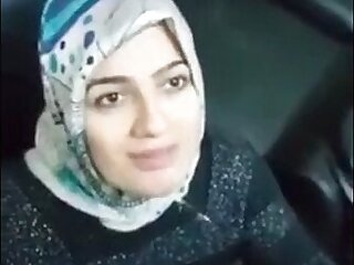 Aunty in hijab gives a blowjob in a steamy video